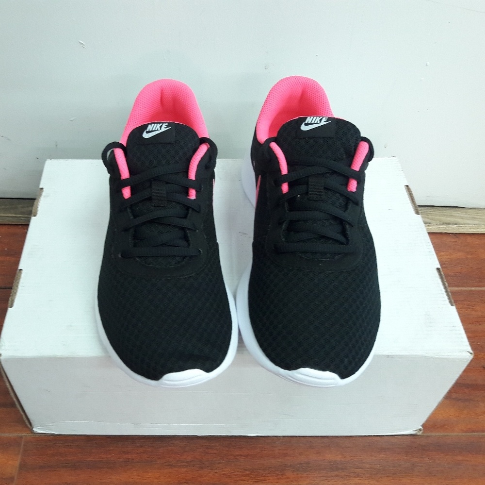 Nike - Picture 2 of 3